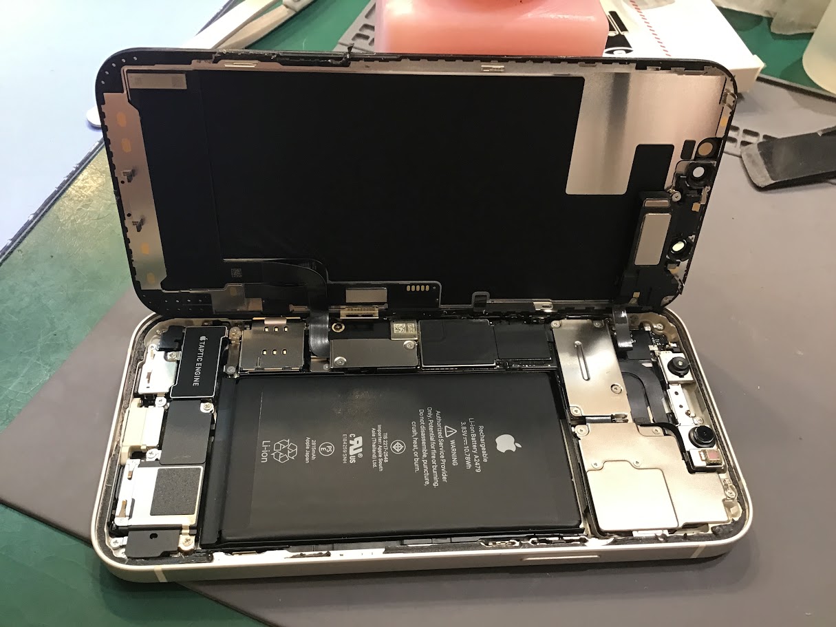 iPhone12のバッテリー交換ならデータそのまま修理可能なスマホ修理工房セレオ甲府店へ！